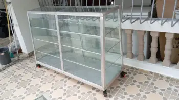 Vitrina alta gama con rueda de oportunidad