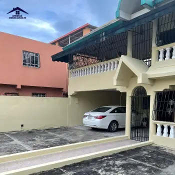 Venta de casa con dos viviendas familiares