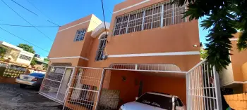 Se vende casa de dos niveles