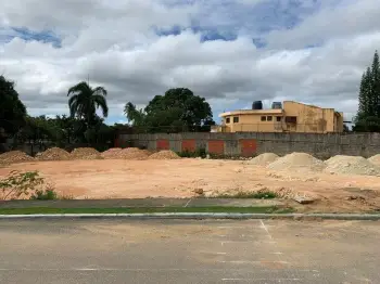 Vendo solar en alameda oeste.