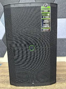 Bocina 15 pulgadas amplificada mackie thump 215 nueva