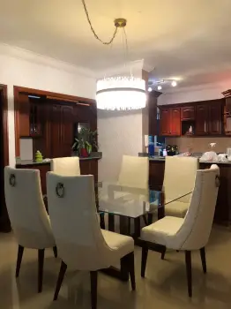 Comedor moderno para 6 personas en excelente estado
