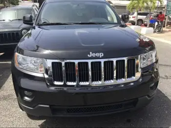 Jeep grand cherokee laredo 2012
