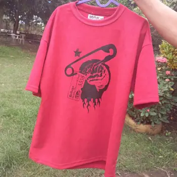 Polo overzide con diseÑo de ambo lado  en la vega