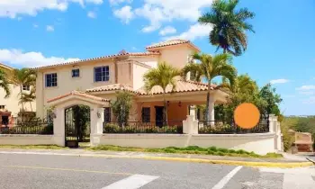 Deventa casa muy amplia de oportunidad! Ésta casa ésta en puertas de h