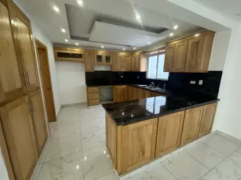 Se vende casa moderna de 3 niveles ubicada en brisa oriental