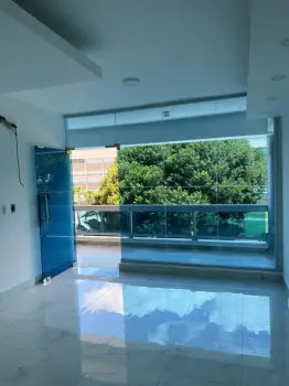 Se alquila local de 58 metros en los prados