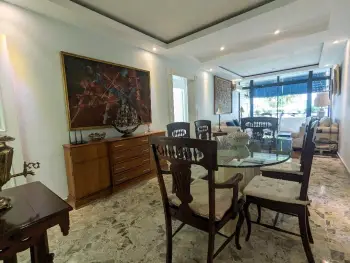 Apartamento clásico finamente amueblado ubicado en un 1er nivel