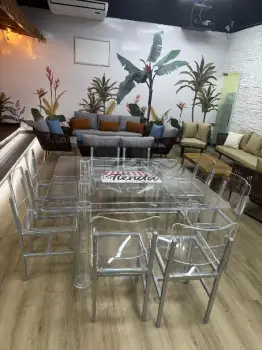 Mesa de acrílicos transparente resistente al sol