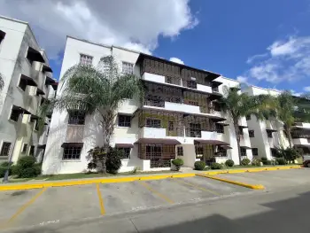 Se vende apartamento ubicado en la autopista de san isidro