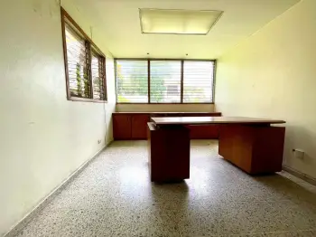 Alquilo casa para uso comercial de 2 niveles en los prados