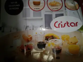 Vendo set desayunador de 18 piezas color  transparente