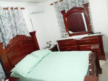 Juego de habitación en caoba  en santo domingo este