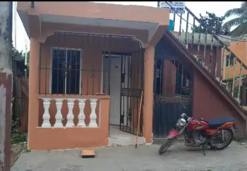 Casa de venta de dos viviendas