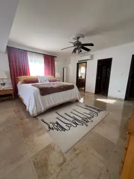 Alquilo apartamento en el exclusivo sector de anacaona 3er nivel 275mt