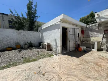 Vendo casa en miramar de dos niveles en la avenida independencia
