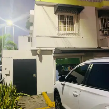 Vendo edificio en la gustavo mejia ricart casi esquina defillo