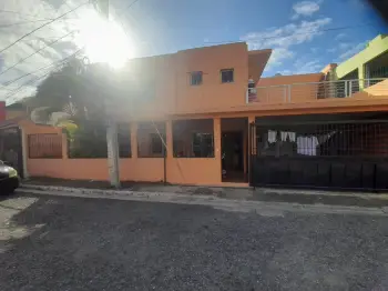 Vendo casa de 2 niveles en la aut. de san isidro precio especial