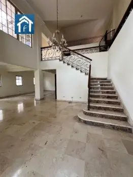 Penthouse clásico en naco frente al parque de corazones unidos