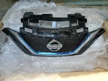 Parrilla nissan note 2017/24