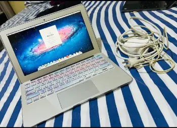 Apple laptop macbook air a1465 nitida