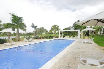 Vendo villaturístico en juan dolio  5 parqueos  us 185000.00