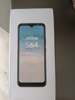 Altice s64 en su caja
