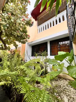 Casa en venta de 6 habitacione sen villa aura