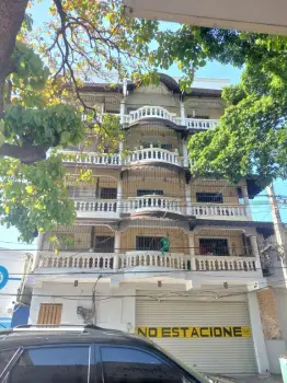 Edificio y locales comerciales en venta