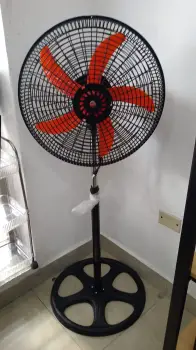 Abanico de pedestal 18” power curve am-rd2411