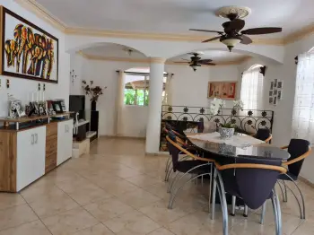 Villa de 5 habitaciones en venta en juan dolió.