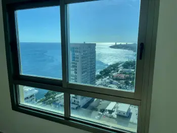 Apartamento de 2 habitaciones en venta en el malecón.