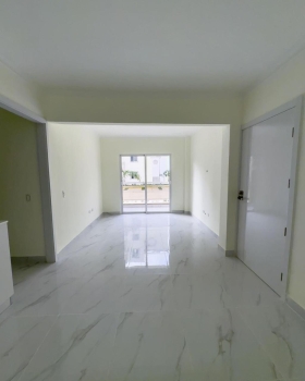 Apartamento de 3 habitaciones en venta en la av. hípica.