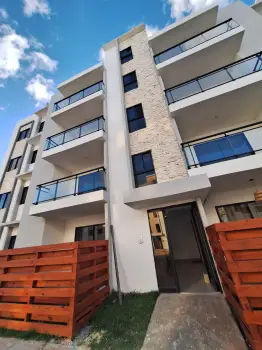 Apartamento de 3 habitaciones en venta en las américas.