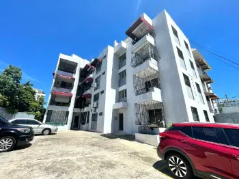 Vendo apartamento por motivo de viaje. en renacimiento