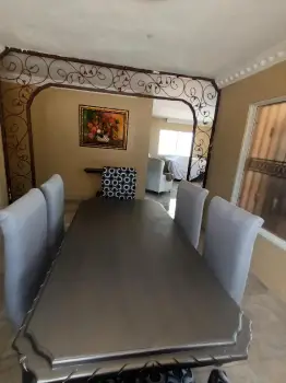 Comedor de 6 sillas caoba y andiroba recién tapizado