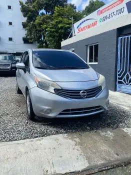 Nissan note versa 2015