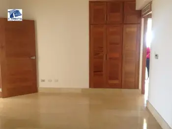 Apartamento con línea blanca de tres habitaciones en bella