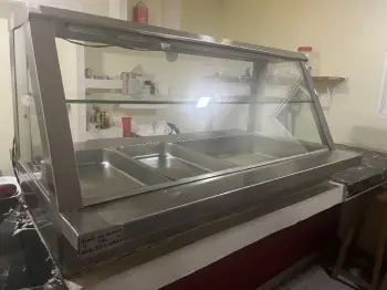 Exhibidor con baño de maria de 4 chefing dish en la romana