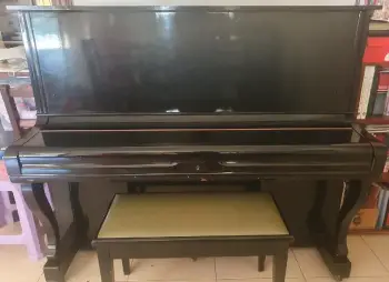 Piano vertical de pared marca forest en venta negociable.