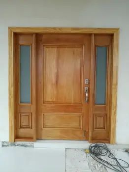 Puerta de frente de dos hojas grande