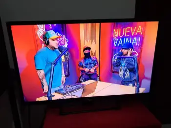 TelÉfono tcl hd smart tv 32 pulgadas como nuevo poco uso 9500 negociab