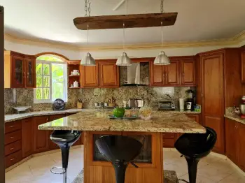 Villa de 5 habitaciones en venta en juan dolió.