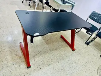 Tu estación gamer ideal! mesa gaming con porta vaso y porta headset