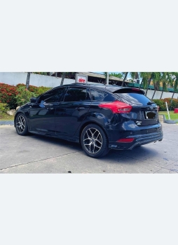 Ford focus se hatchback full 16