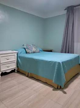 Alquilo habitación amueblada avenida abraham lincoln