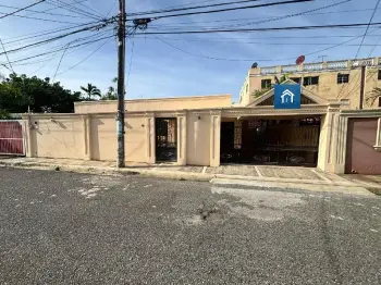 Casa en villa carmen santo domingo este de tres habitaciones