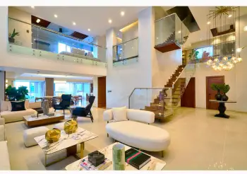 Vendo prestigioso penthouse ubicado en la urb. real