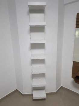 Estantería lack de pared blanco.