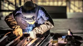 se busca herrero para trabajar en taller.